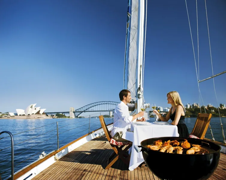 Port Jackson, inaczej Sydney Harbour (Zatoka Sydney) - romantyczny posiłek z australijskim winem