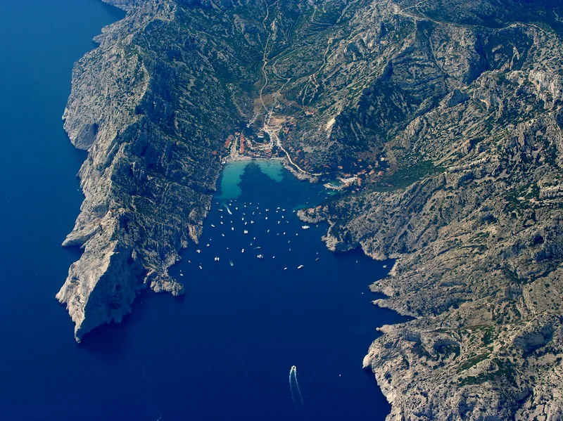 Massif des Calanques nad morzem Śródziemnym, między marsylią a Cassis