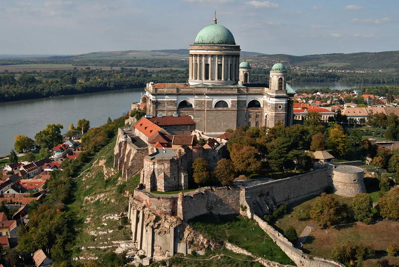 Bazylikę w Ostrzyhomiu (węgierski Esztergom) wzniesiono w latach 1822-1869