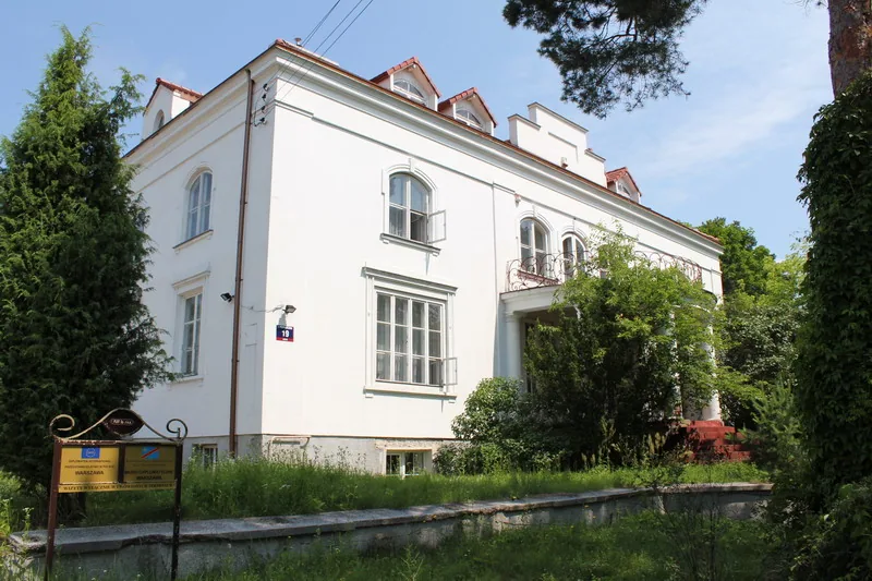 Pałacyk Więcka w Aninie – widok od ulicy I Poprzecznej