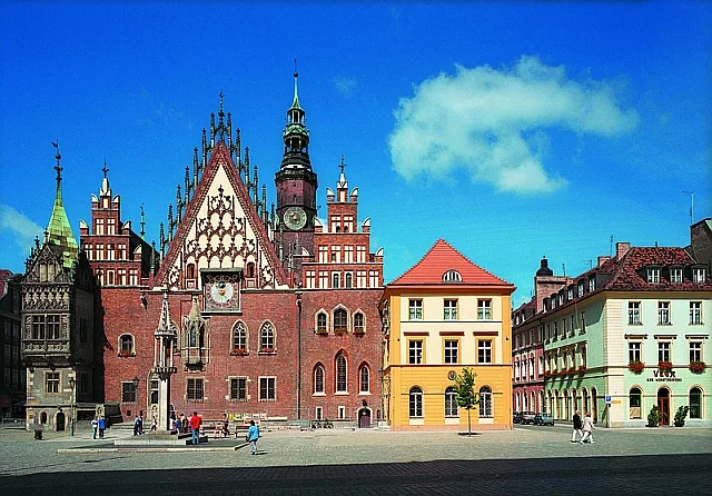 Ratusz na wrocławskim Rynku – elewacja wschodnia z zegarem z 1580 r.