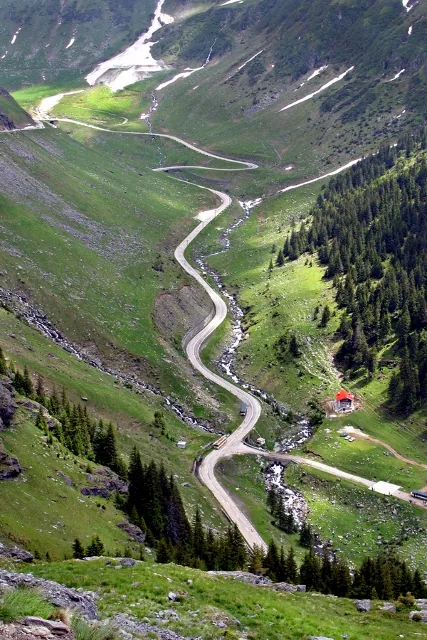 151-kilometrowa Szosa Transfogarska przecina Góry Fogaraskie