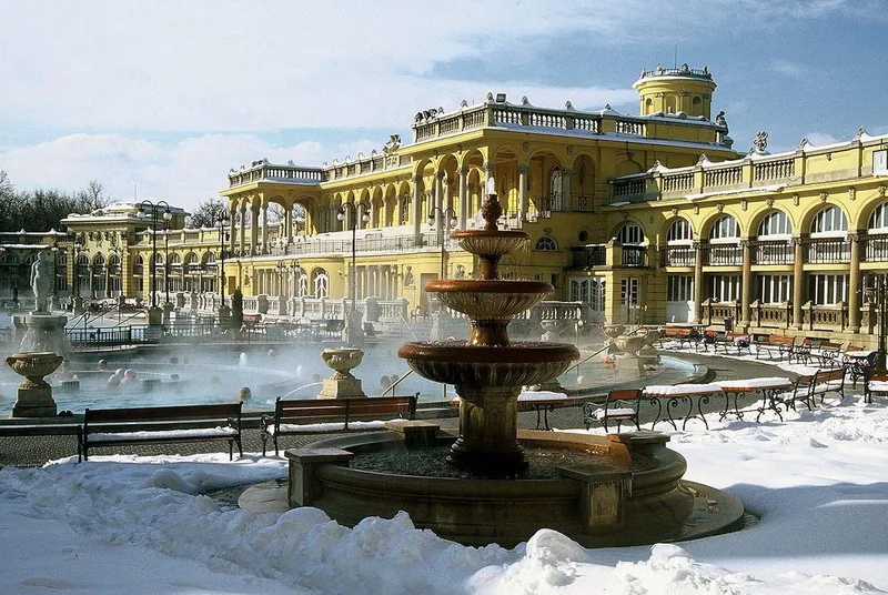 Kąpielisko Szechenyi w Peszcie zimą