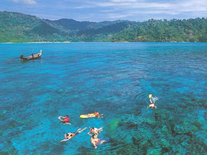 Wody oblewające archipelag Surin przyciągają fanów snorkelingu