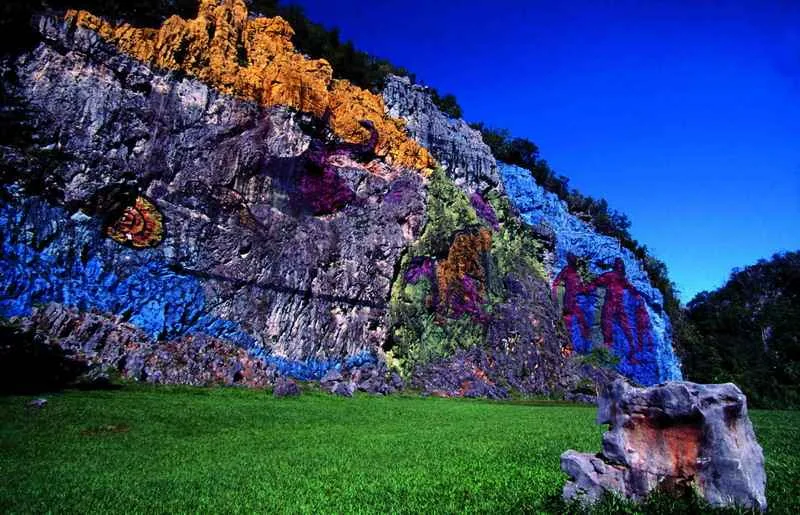 Malowidło Mural de la Prehistoria w okolicy Doliny Viñales