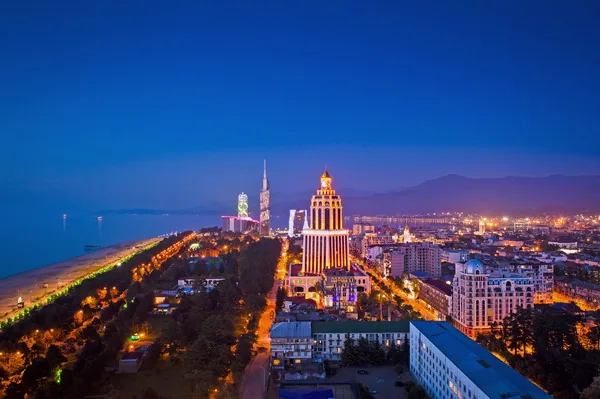 Przy ulicy Rustavelego wznosi się m.in. Sheraton Batumi Hotel