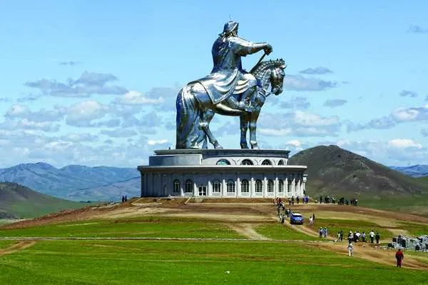 40-metrowa konna statua Czyngis-chana niedaleko Ułan Bator