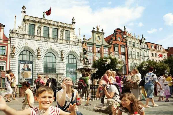 Fontanna Neptuna z XVII w. na Długim Targu przed Dworem Artusa
