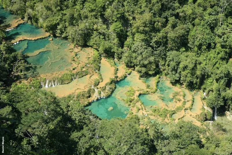 Semuc Champey koło Lanquín ogłoszono w 1999 r. Pomnikiem Przyrody