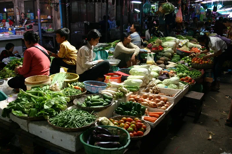 Stragany na barwnym targu w Siem Reap