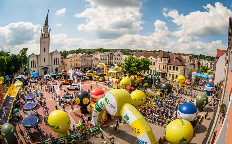 Rynek w Bytowie w czasie zawodów Skandia Maraton Lang Team