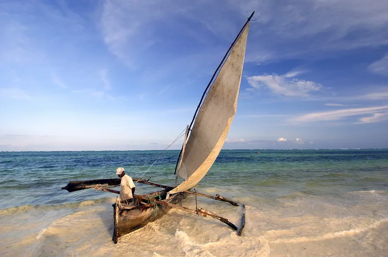Tradycyjna arabska łódź dau (dhow) napędzana za pomocą żagla