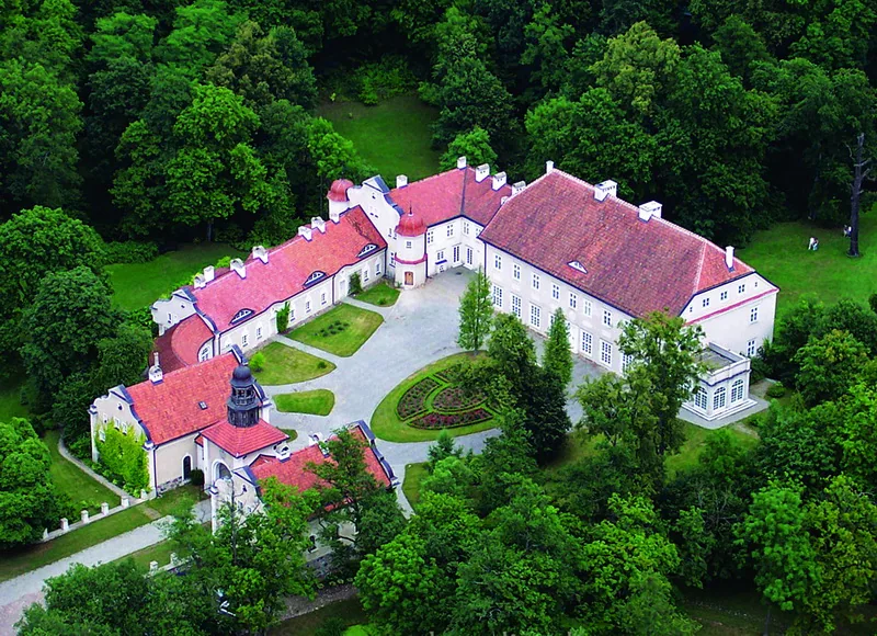 Uroczy Pałac i Folwark Galiny nad Pisą