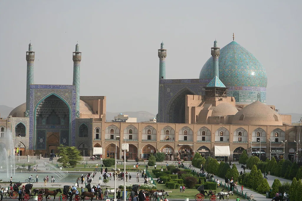 12810px-Isfahan_Royal_Mosque_general.jpg