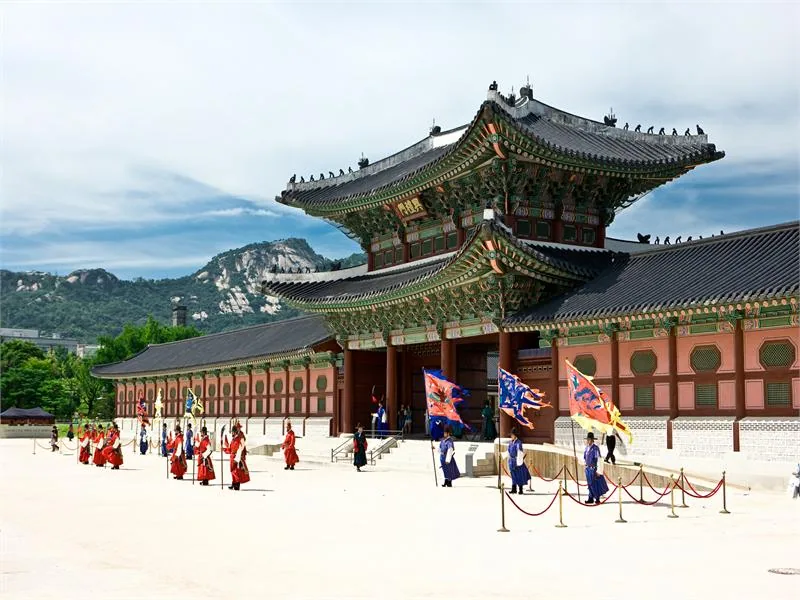 2010005200908021k_Changing_Ceremony_of_Royal_Guards_at_Gyeongbokgung_Palace.jpg
