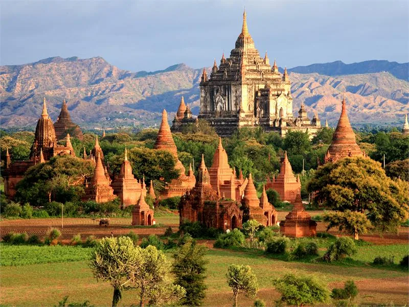 Htay_Win_082B471_nice_view_to_thetbyinu.jpg