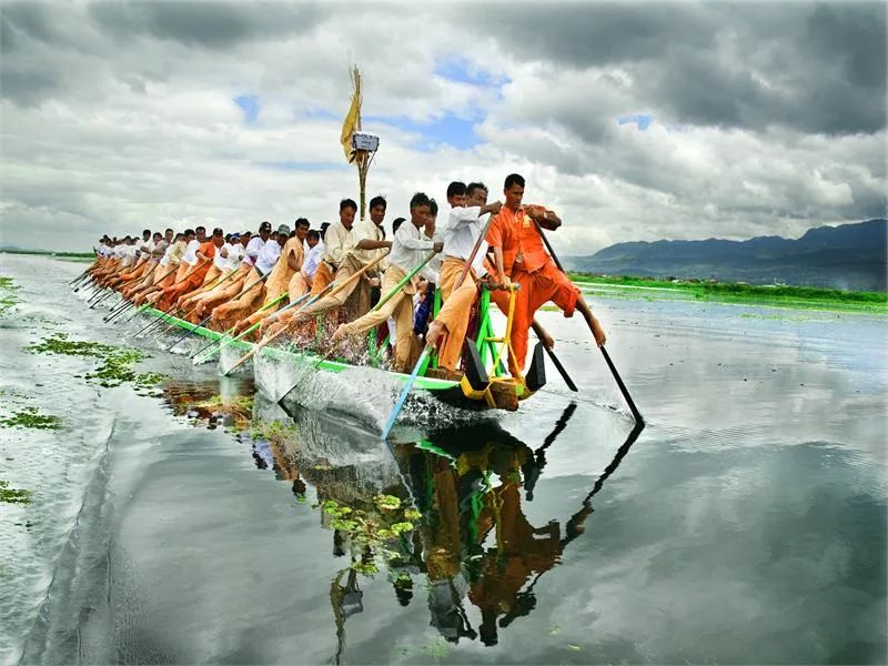 Kyaw_Kyaw_Win_068A613_boat_running_race_in_inlay_lake.jpg
