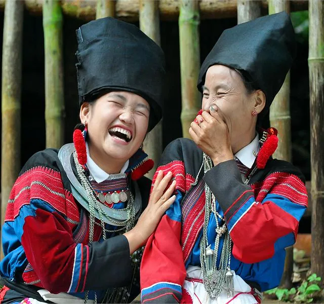 PYI_SOE_TUN_120C345_smiling_of_lisu_ladies.jpg