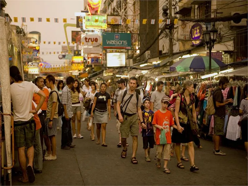 shopping_at_khao_san_road1.jpg