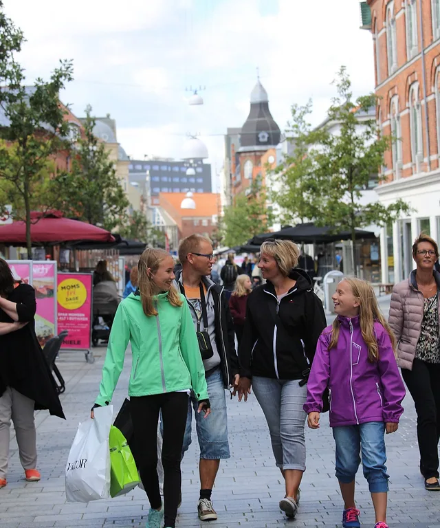 Broen Shopping Family