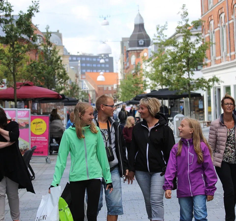 Broen Shopping Family