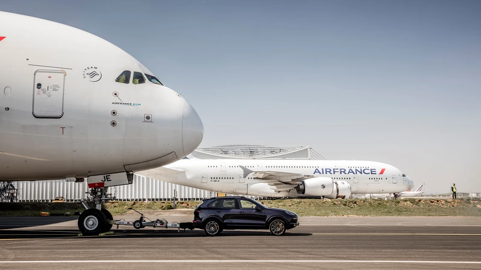 Cayenne holuje Airbusa A380