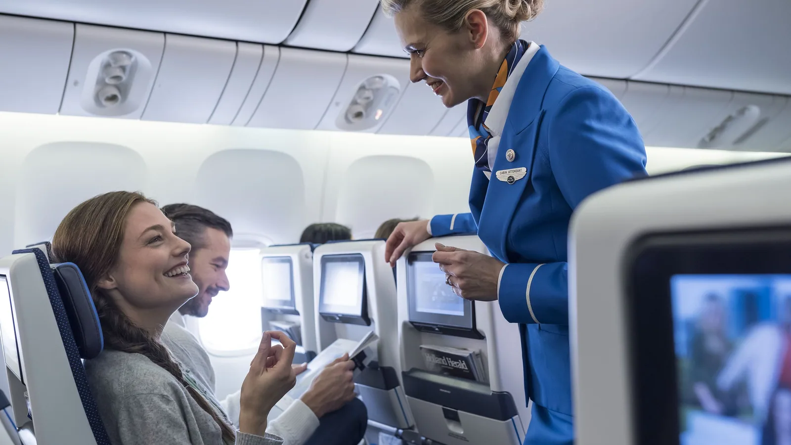 stewardesa KLM i pasazerka