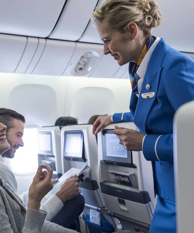 stewardesa KLM i pasazerka