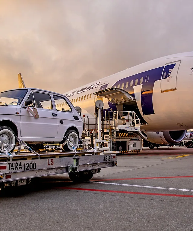 Fiat 126p fot. Dariusz Kłosiński Lotnisko Chopina