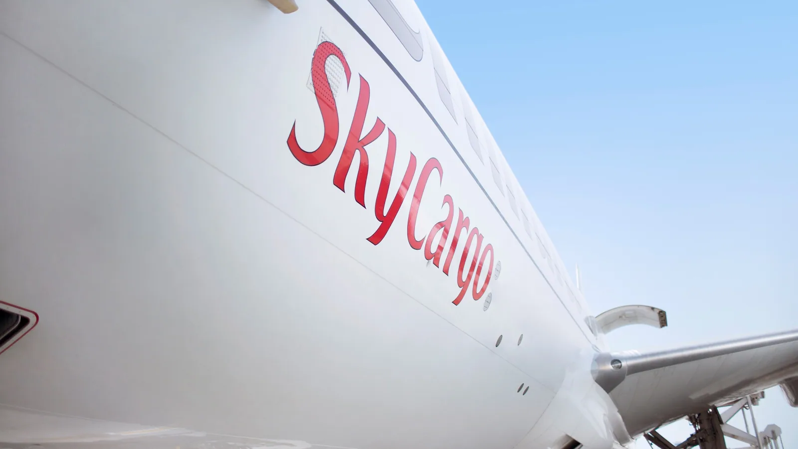 emirates skycargo aircraft brand freighter med res