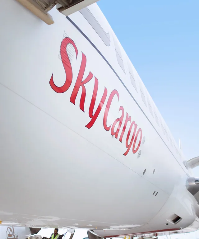 emirates skycargo aircraft brand freighter med res