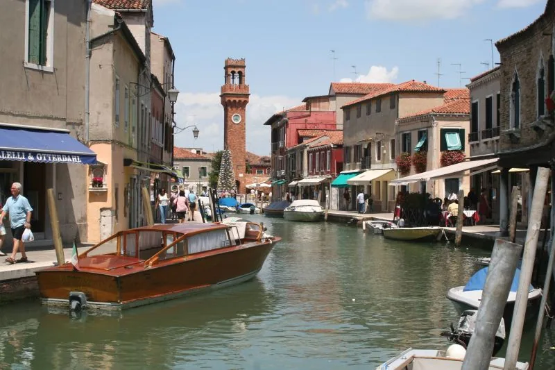 Widok na XIX-wieczną wieżę zegarową na Campo Santo Stefano na Murano © ZBIGNIEW KRAJEWSKI