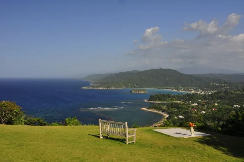 Pocztówkowe bliźniacze zatoki w Port Antonio © JAMAICA TOURIST BOARD