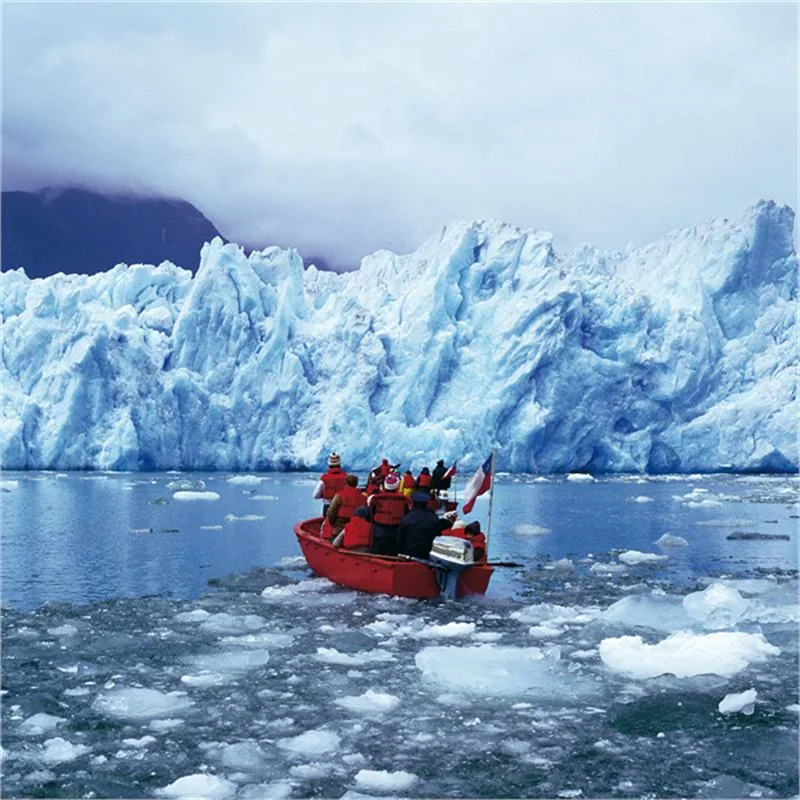 Wycieczki łodziami po jeziorze San Rafael wyruszają z Puerto Chacabuco i Puerto Montt ©BANCO DE IMÁGENES SERNATUR