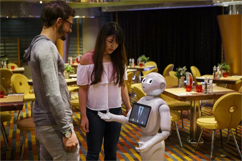Pepper, pierwszy robot na świecie, który rozumie ludzkie emocje, na Costa Diadema © COSTA CROCIERE S.P.A