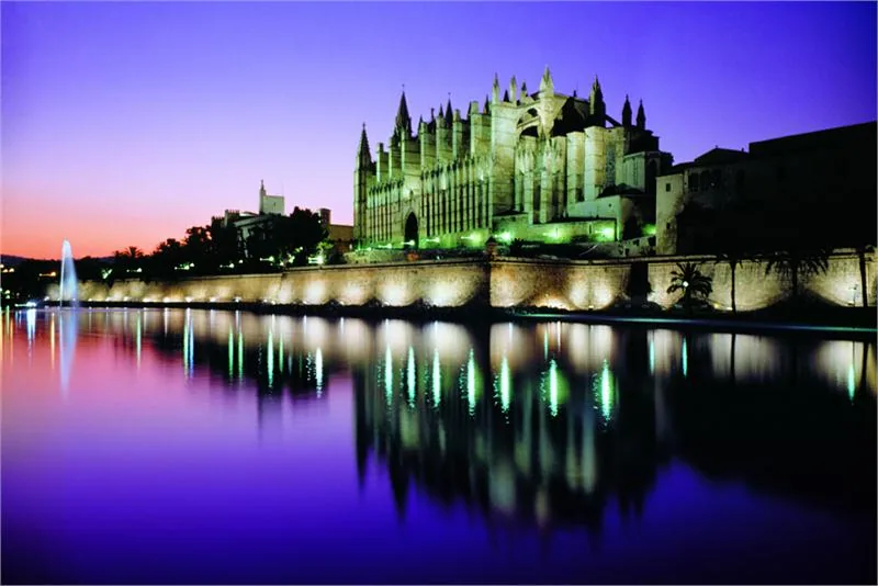Katedra w mieście Palma de Mallorca © BALEARIC MINISTRY FOR INNOVATION RESEARCH AND TOURISM/ATB/GASPAR MONROIG