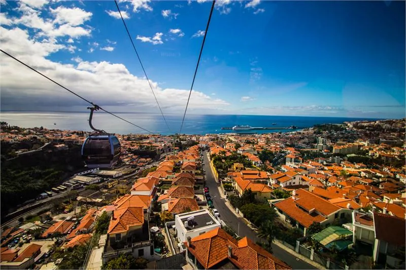 Kolej linowa (teleférico) łącząca od 2000 r. historyczne centrum Funchal z Monte ©ASSOCIAÇÃO DE PROMOÇÃO DA MADEIRA