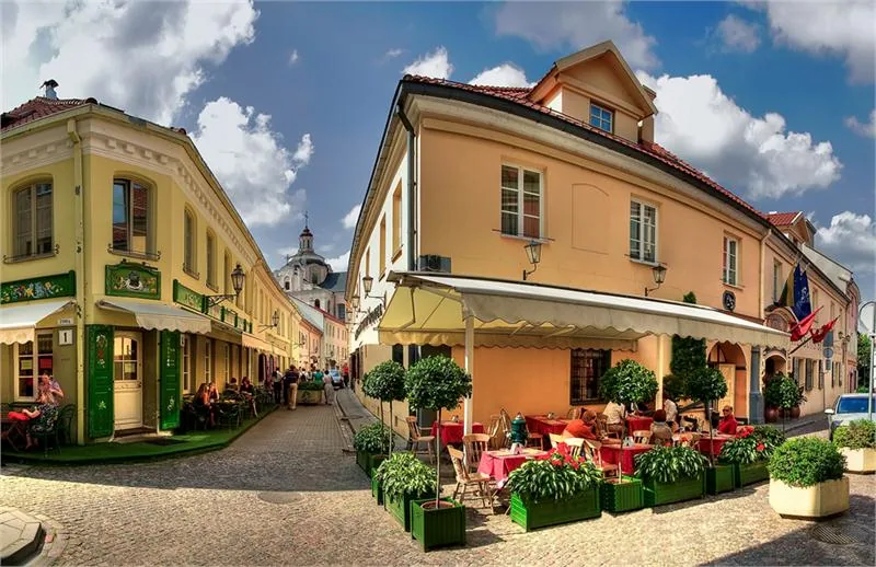 Wilno zachwyca licznymi staromiejskimi ulicami z zabytkowymi kamieniczkami © WWW.VILNIUS-TOURISM.LT