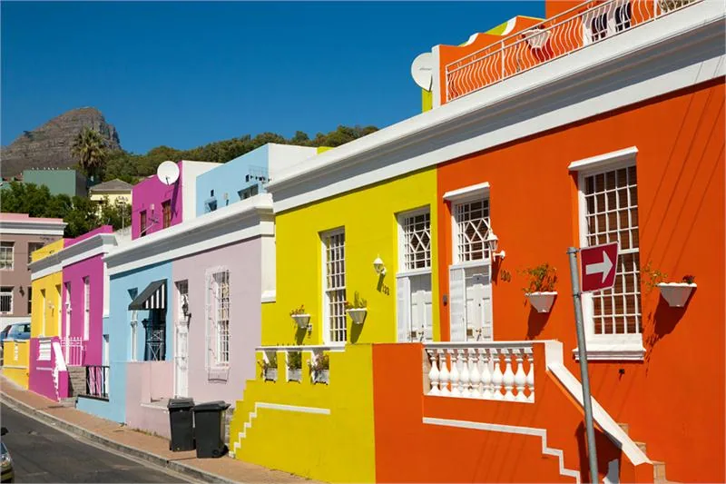 Domy w intensywnych kolorach w kapsztadzkiej dzielnicy Bo-Kaap © SA TOURISM