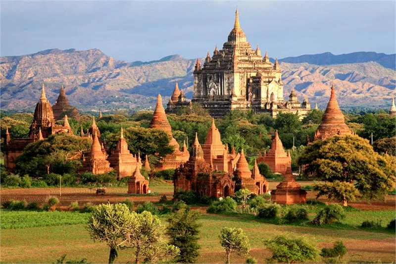 Zabytkowe budowle sakralne w mieście Pagan © Myanmar Touri sm Marketi ng/Hta y Wi n