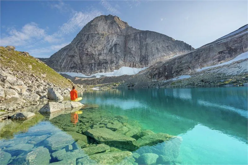 Jezioro Svartvatnet w pobliżu norweskiej zatoki Tysfjorden © ALEX CONU/VISITNORWAY.COM