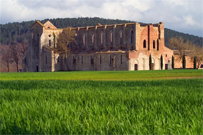 Abbazia di San Galgano, ruiny imponującego opactwa cysterskiego z XIII w. koło Chiusdino © ARCHIVETOSCANAPROMOZIONETURISTICA