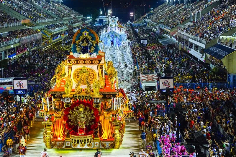 Sambodrom w Rio de Janeiro po odnowieniu w latach 2011–2012 może pomieścić 72,5 tys. widzów © DHAVIDNORMANDO/RIOTUR