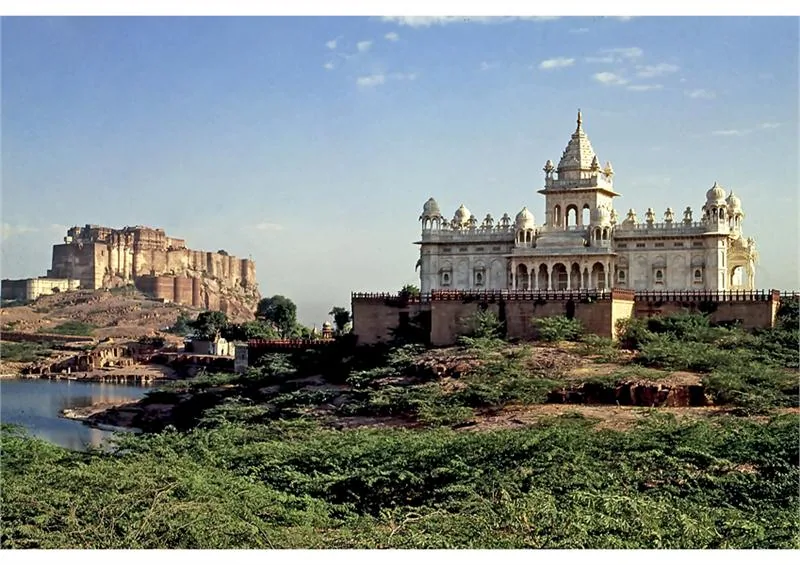 Cenotaf Jaswant Thada i twierdza Mehrangarh © INDIATOURISMFRANKFURT