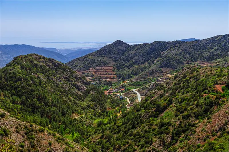 Pasmo górskie Troodos (najwyższe na wyspie) z atrakcjami dla turystów o każdej porze roku © DEPUTYMINISTRYOFTOURISMOFTHEREPUBLICOFCYPRUS/OLGAPANASENKO