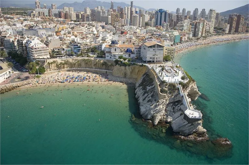 Mirador del Castillo (Balcón del Mediterráneo), punkt widokowy w kurorcie Benidorm na Costa Blanca · TROnATOPROVInCIALTURISMOCOSTAbLAnCA