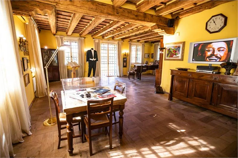Osobiste pamiątki po wielkim włoskim tenorze zgromadzone w Casa museo Luciano Pavarotti w modenie © CAsAmUsEOPAVAROtt