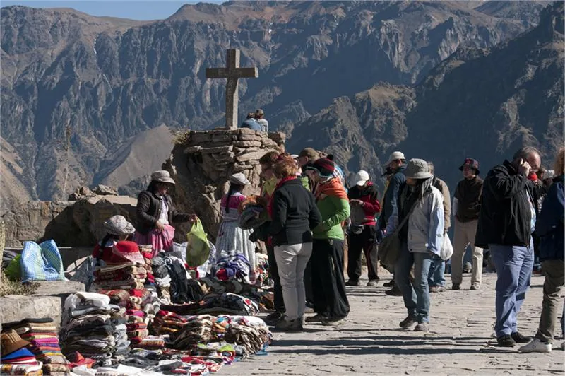 Kanion Colca z punktem widokowym Cruz del Cóndor © PROMPERú/JAMESPOSSO