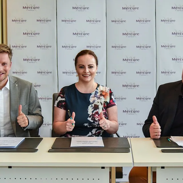 Od lewej: aktor Jakub Wesołowski, Sylwia Maśluk VP talent & culture Eastern Europe Accor, Sebastian Jóźwiak prezes zarządu Polish Business Promotion