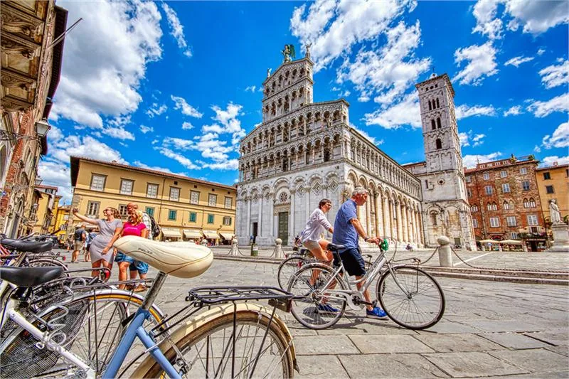 Chiesa di San Michele in Foro (Lukka), bazylika ku czci św. Michała Archanioła przy placu św. Michała